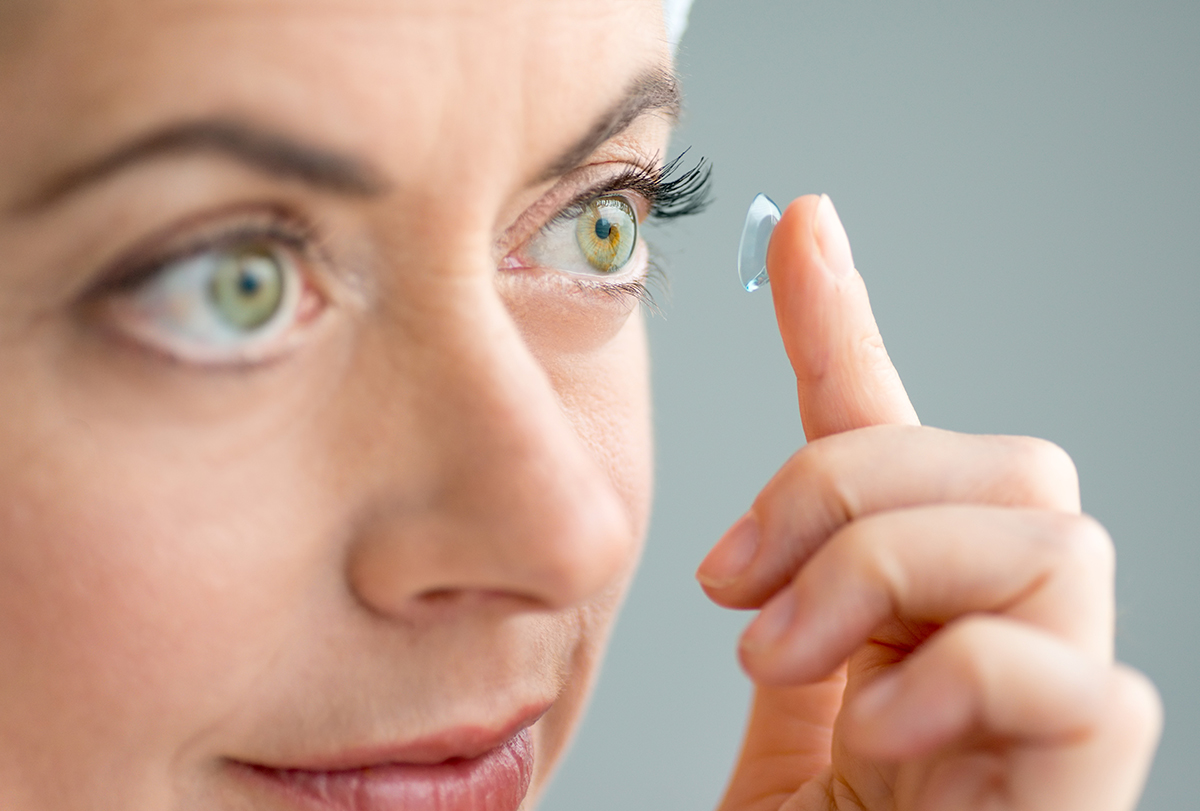 mistakes to avoid when wearing contact lenses
