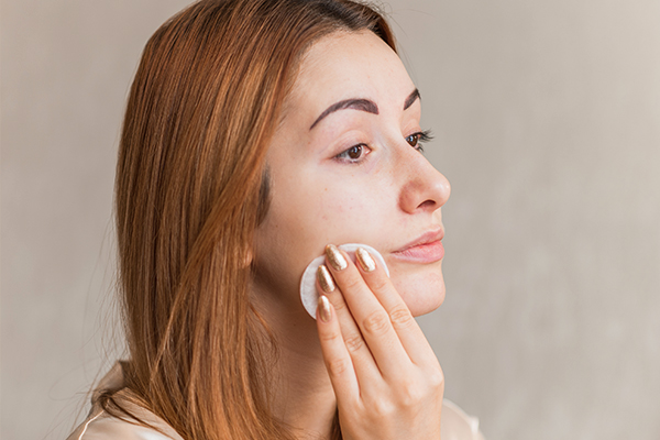 experts advice on ways to combat oily skin