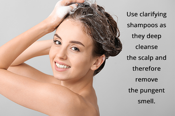 use scalp-cleansing shampoos to remove the onion odor
