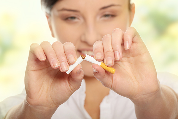 quit smoking for ensuring healthy-looking lips