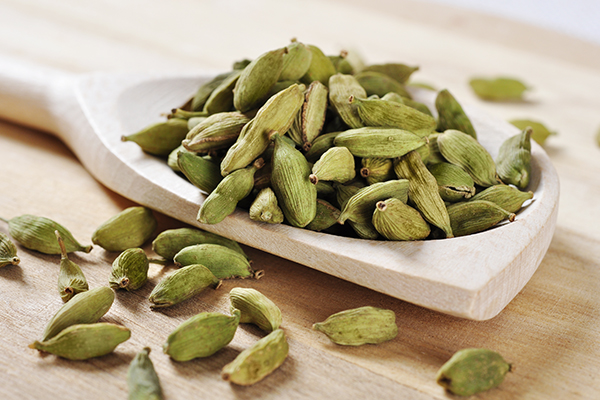 cardamom usage helps the body in several ways