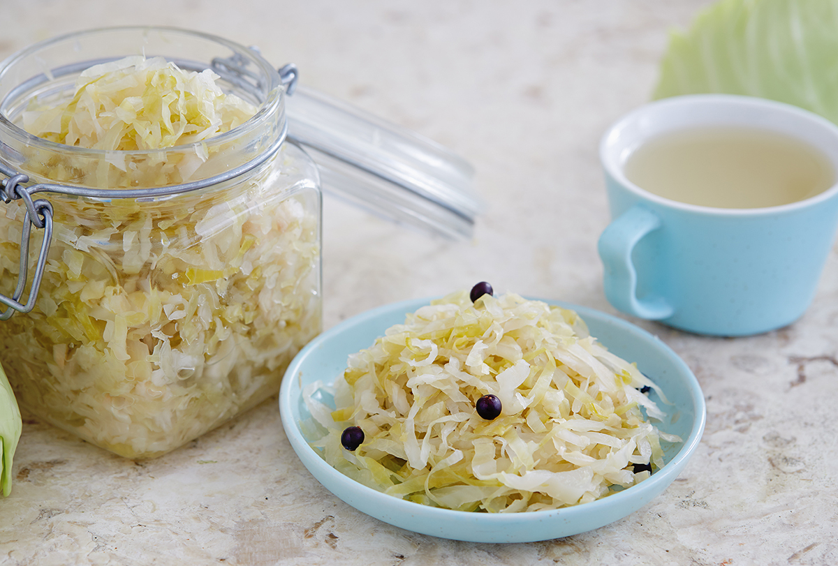 health benefits of fermented cabbage juice