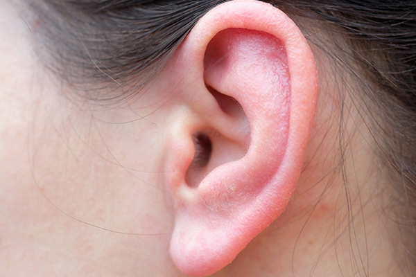 signs and symptoms associated with itchy ears