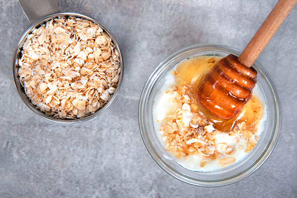 use an oats, curd, and honey combo to lighten dark skin near your pubic area