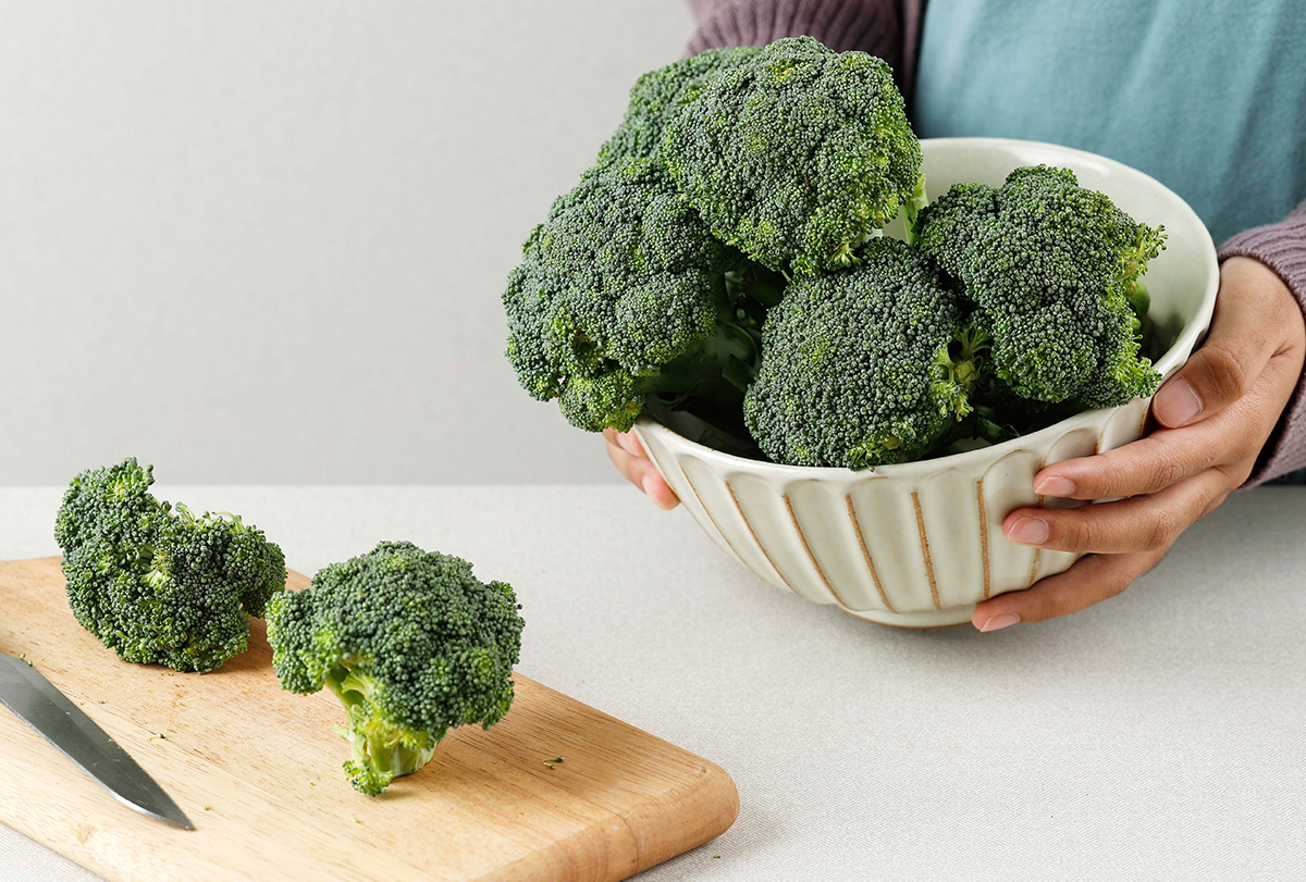 is broccoli good for lowering uric acid?